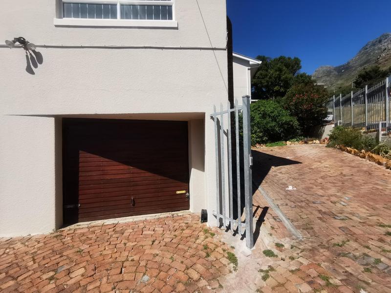 To Let 2 Bedroom Property for Rent in Vredehoek Western Cape